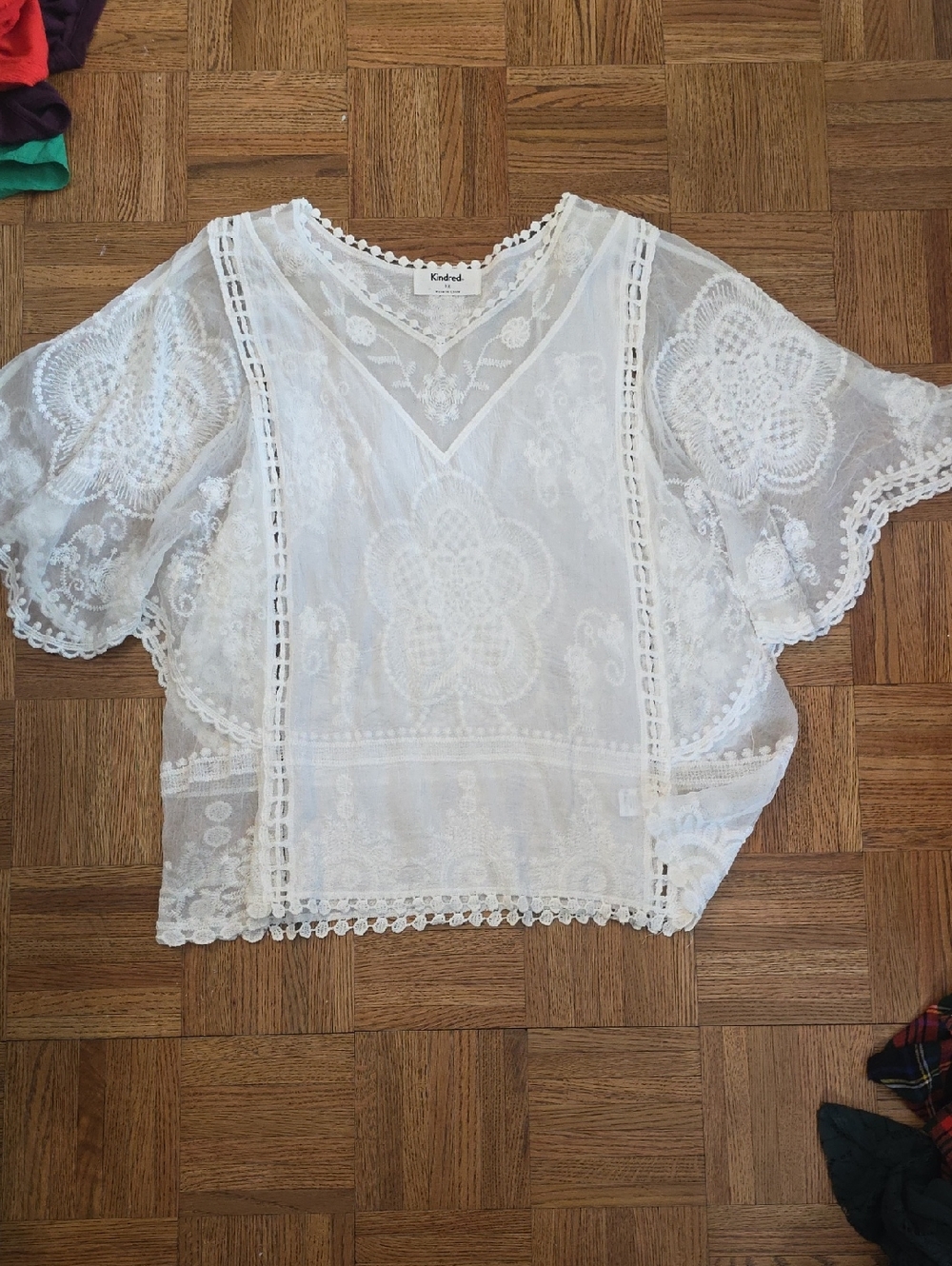White Embroidered V-Neck Lace Blouse - Lightweight Women's Top